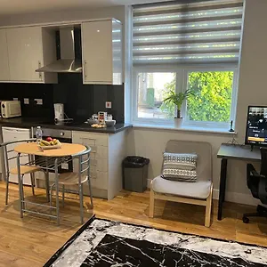 Apartment Mj Serviced Apartment: Luxurious West London Living Near Tube, Hanwell