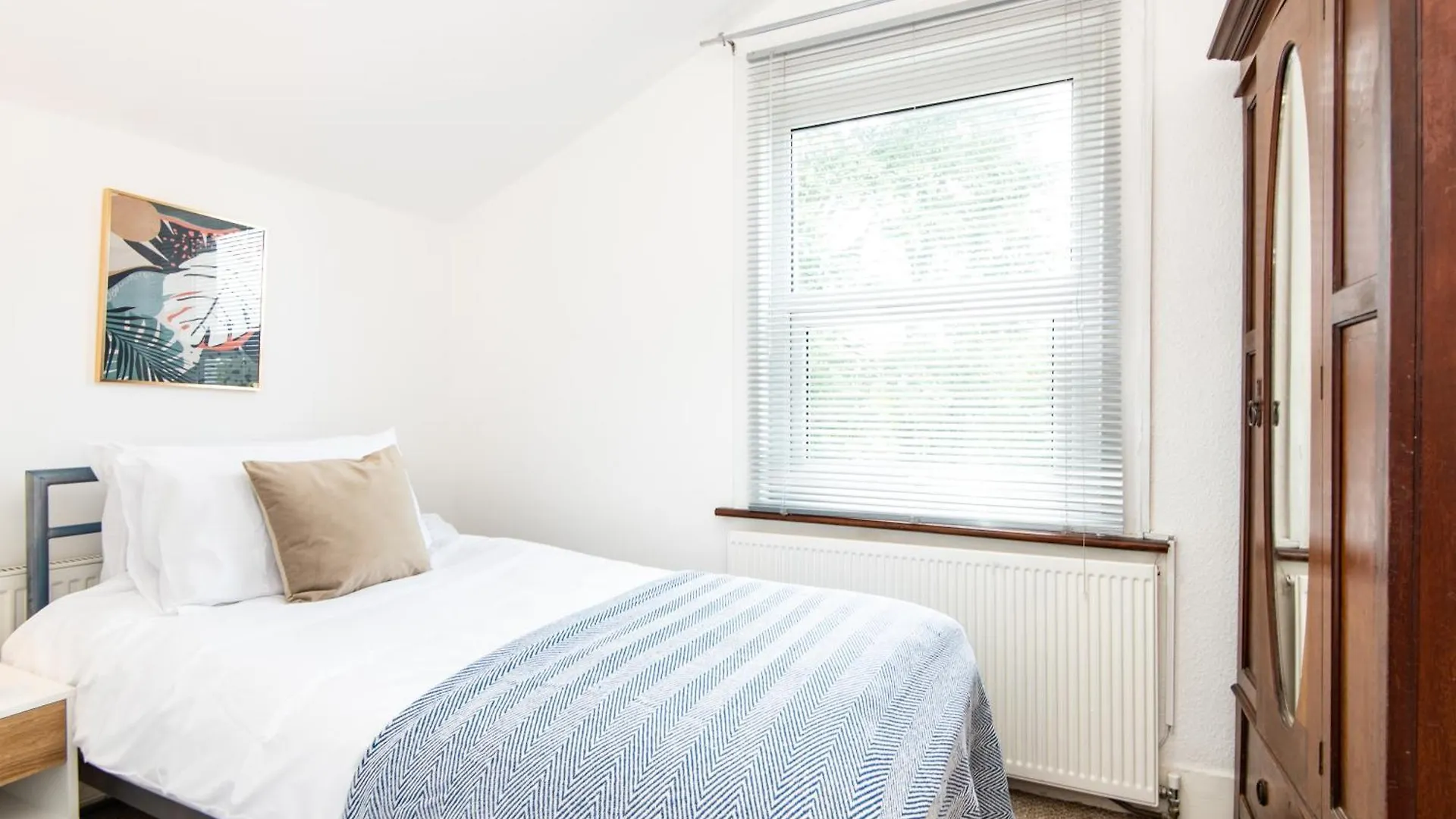 Apartment Single Room With A Shared Kitchen And Bathroom In A 5-Bedroom House At Hanwell