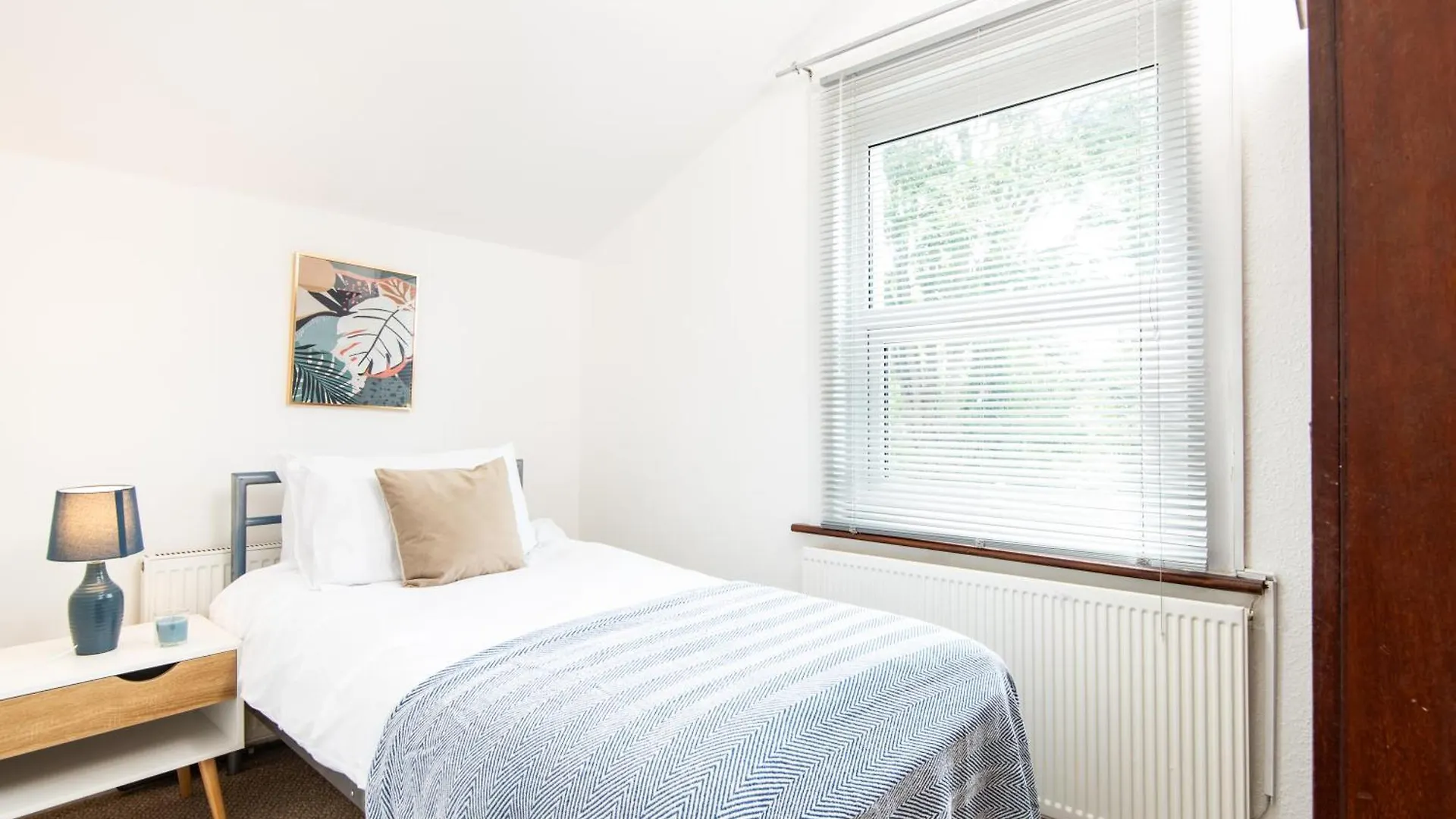 Single Room With A Shared Kitchen And Bathroom In A 5-Bedroom House At Hanwell